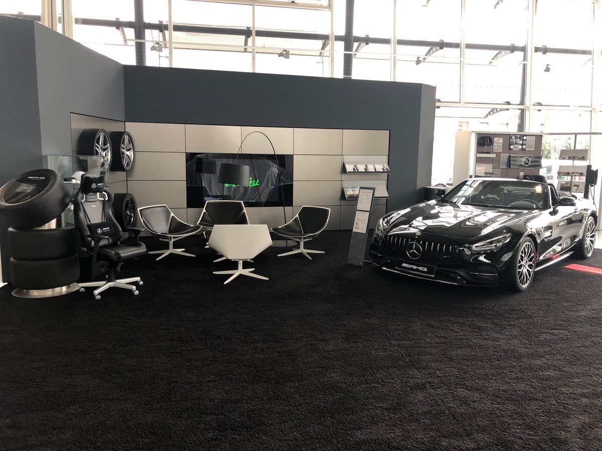 Ghế Gamer Noblechairs EPIC Series Mercedes Petronas Motorsport AMG-Black/Green có thiết kế dựa theo những chiếc xe hơi đắt tiền